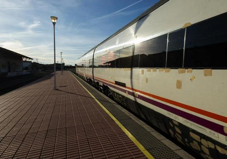 Un incendio en un tren entre Madrid y Cáceres obliga a desalojar a 166 pasajeros