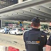 Denuncian la agresión de un cargo del Ministerio de Igualdad a un agente de la Policía Nacional en Santiago