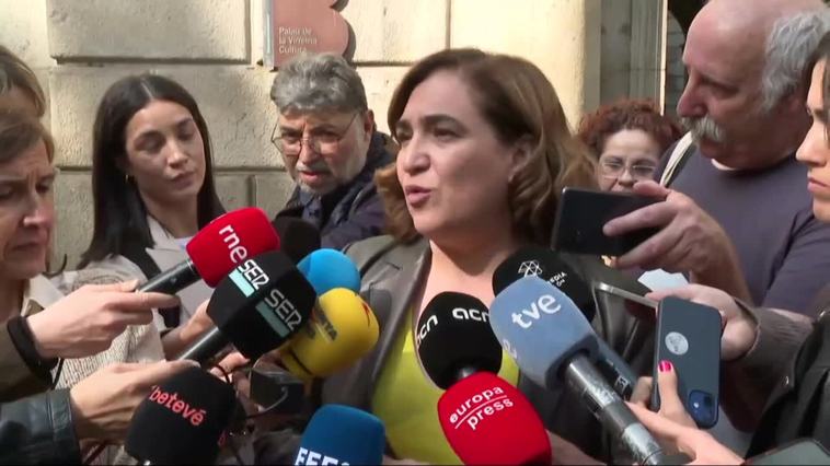 Colau: "Nos merecemos más que nunca este Sant Jordi"