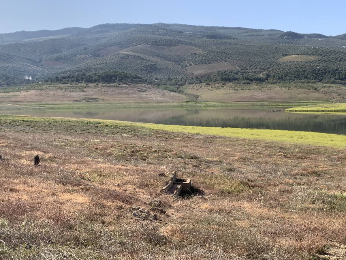 El impactante paisaje de sequía en los pantanos de Córdoba, en imágenes