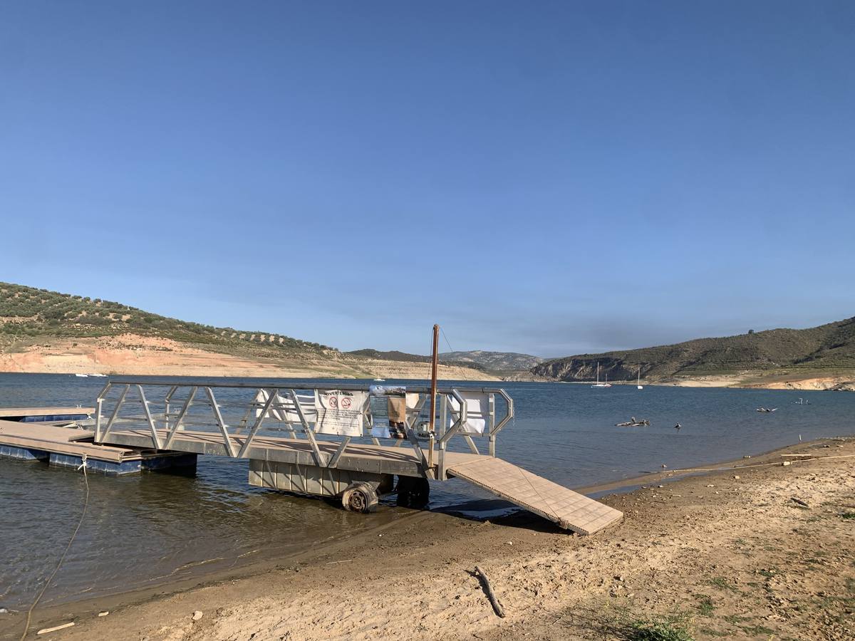 El impactante paisaje de sequía en los pantanos de Córdoba, en imágenes