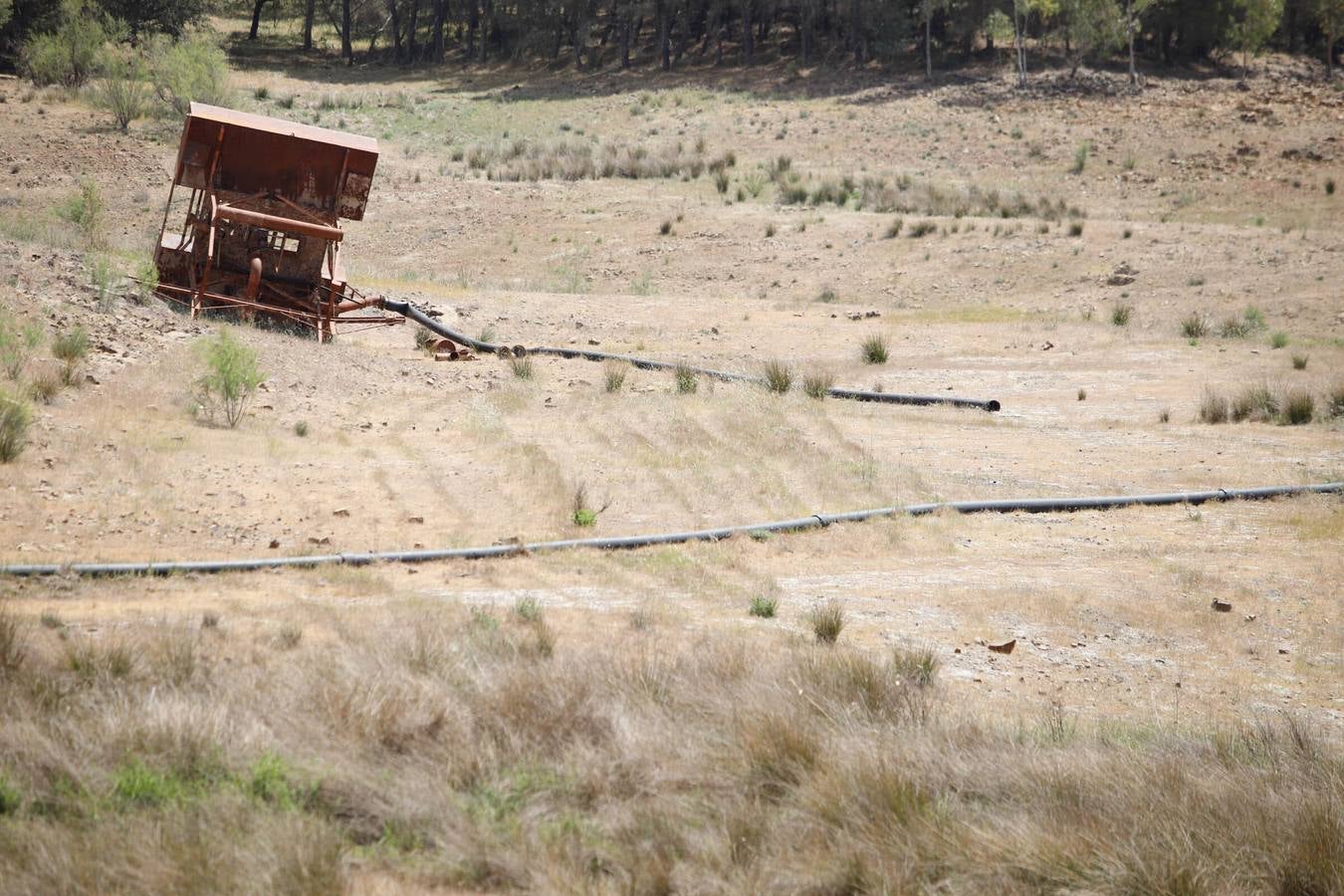 El impactante paisaje de sequía en los pantanos de Córdoba, en imágenes