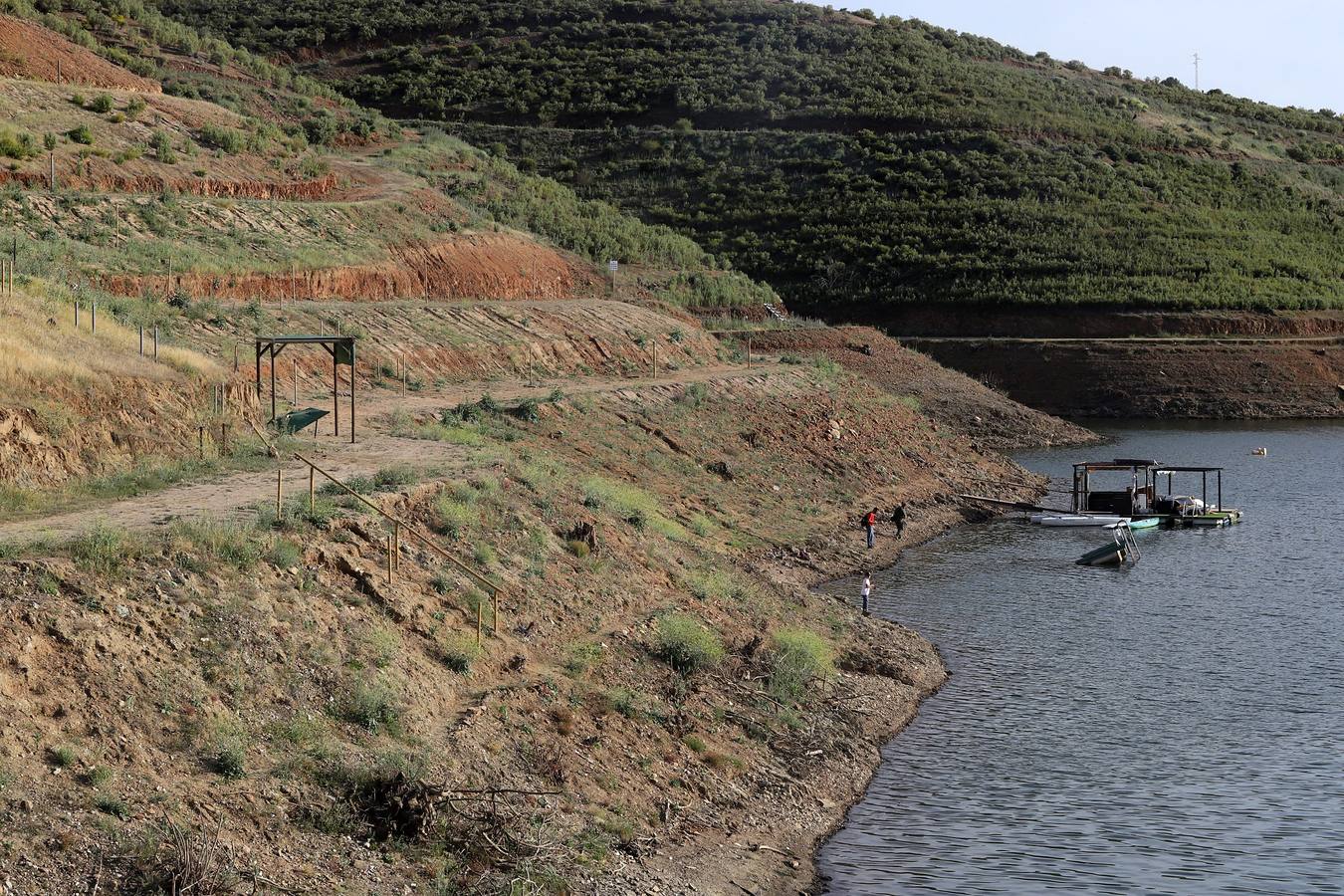 El impactante paisaje de sequía en los pantanos de Córdoba, en imágenes