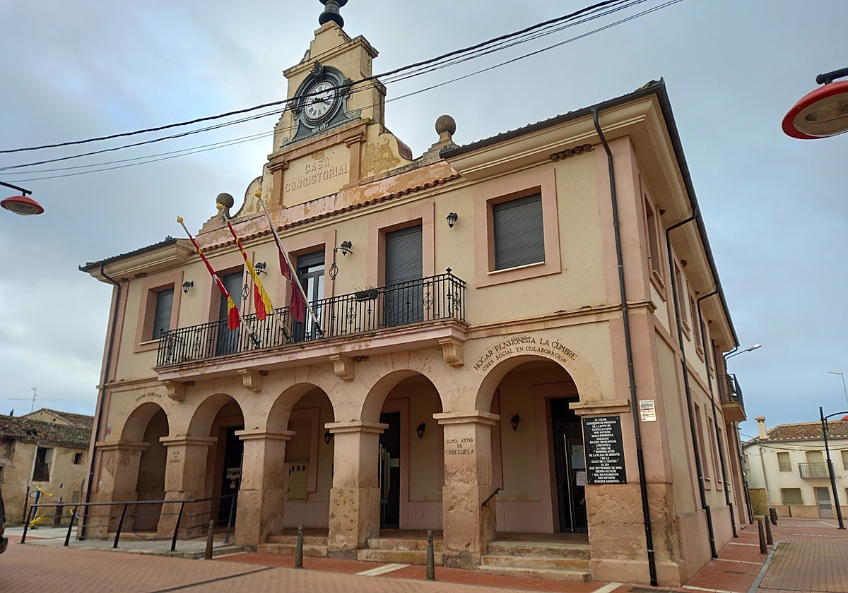 El Ayuntamiento de Cabezuela (Segovia) en una imagen de archivo