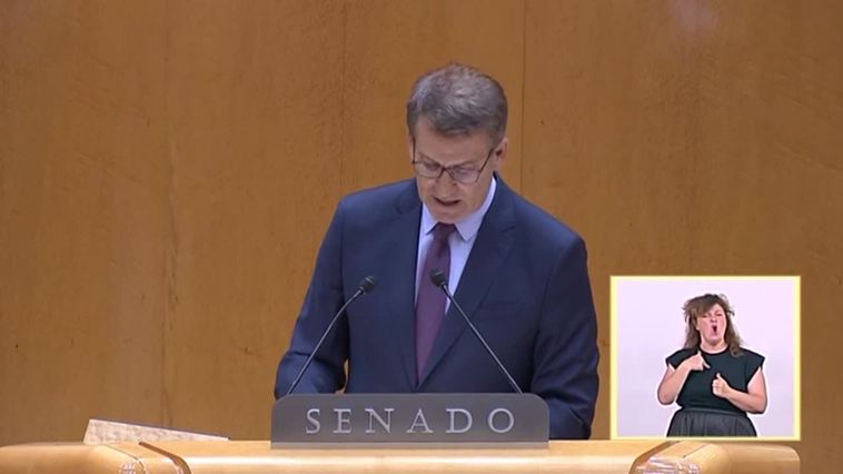 Feijóo afea a Sánchez su ausencia en la votación del 'sólo sí es sí'