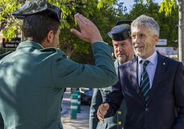 Marlaska indigna a los guardias civiles por su visita de «postureo» a Baleares: «Nos trata como borregos»