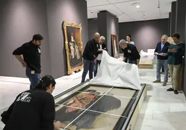 Las obras de  Sorolla llegan a la Fundación Bancaja para el montaje de la exposición 'Sorolla en negro'