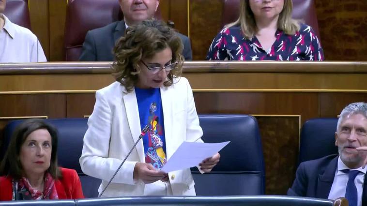 Montero: "El Gobierno ha rebajado como nunca los impuestos"