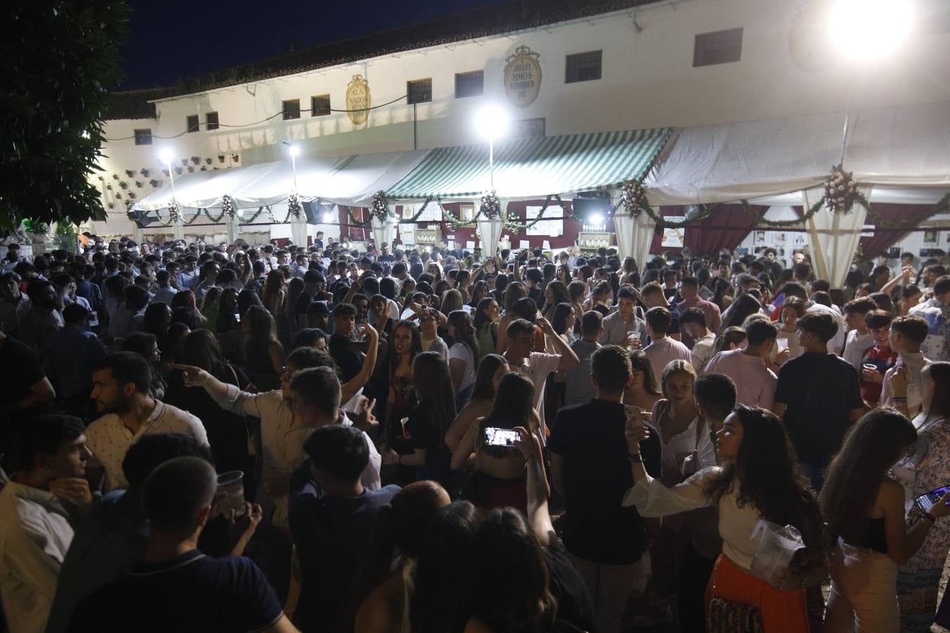 Cruces Córdoba 2023 | Ambiente de lujo en la primera noche de fiesta, en imágenes