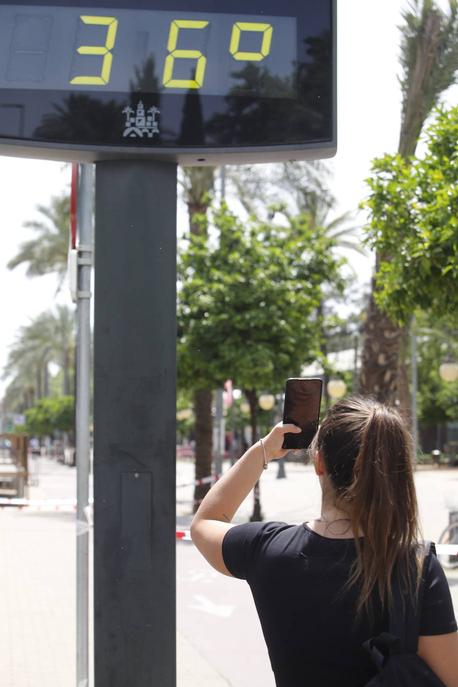 Córdoba bajo un sofocante calor en abril, en imágenes