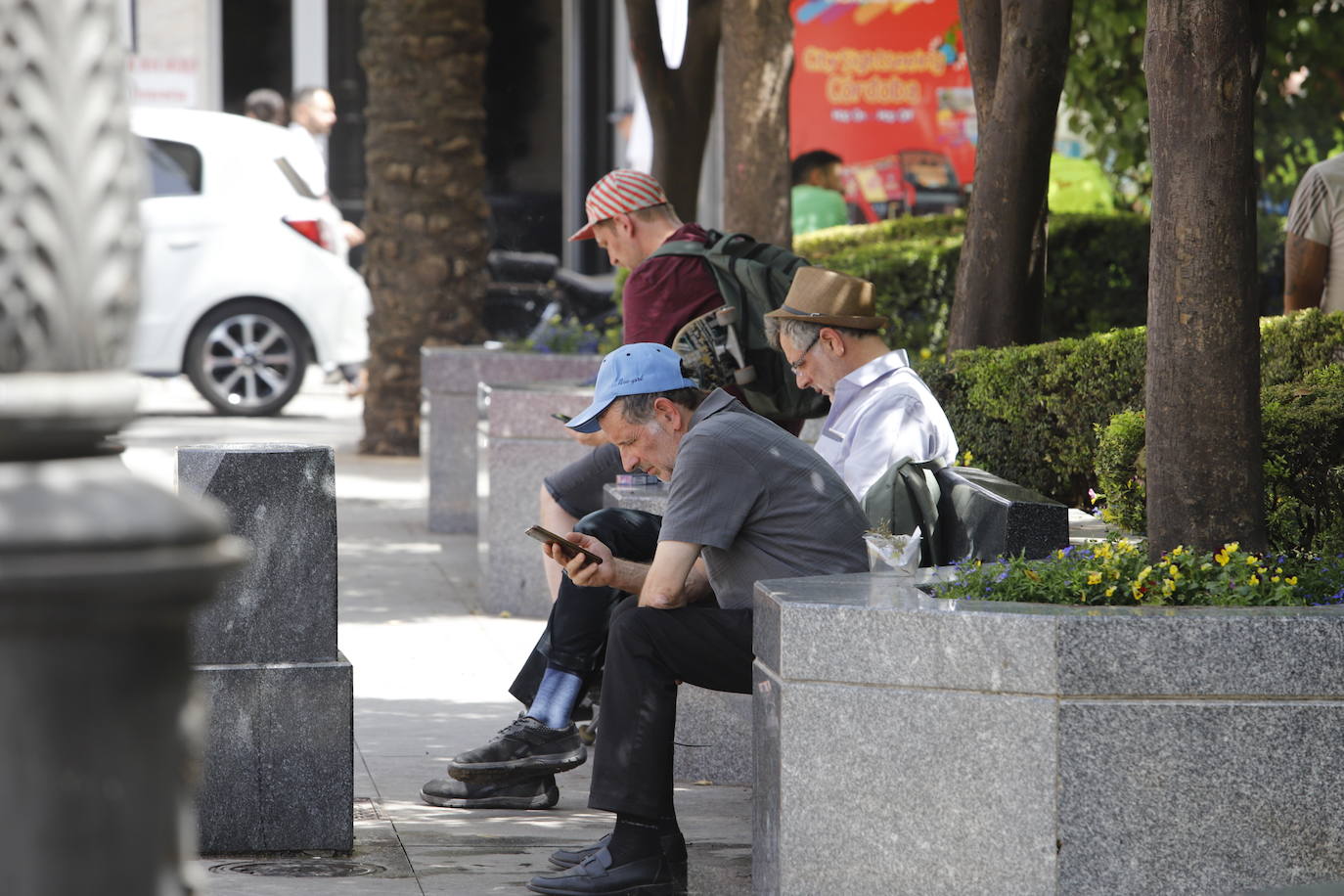 Córdoba bajo un sofocante calor en abril, en imágenes