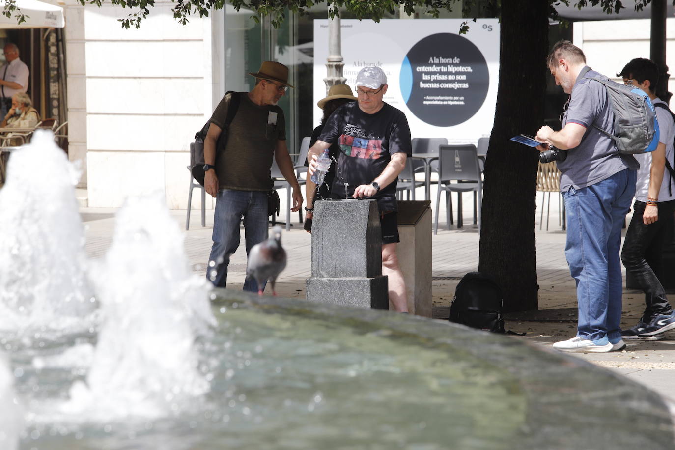 Córdoba bajo un sofocante calor en abril, en imágenes