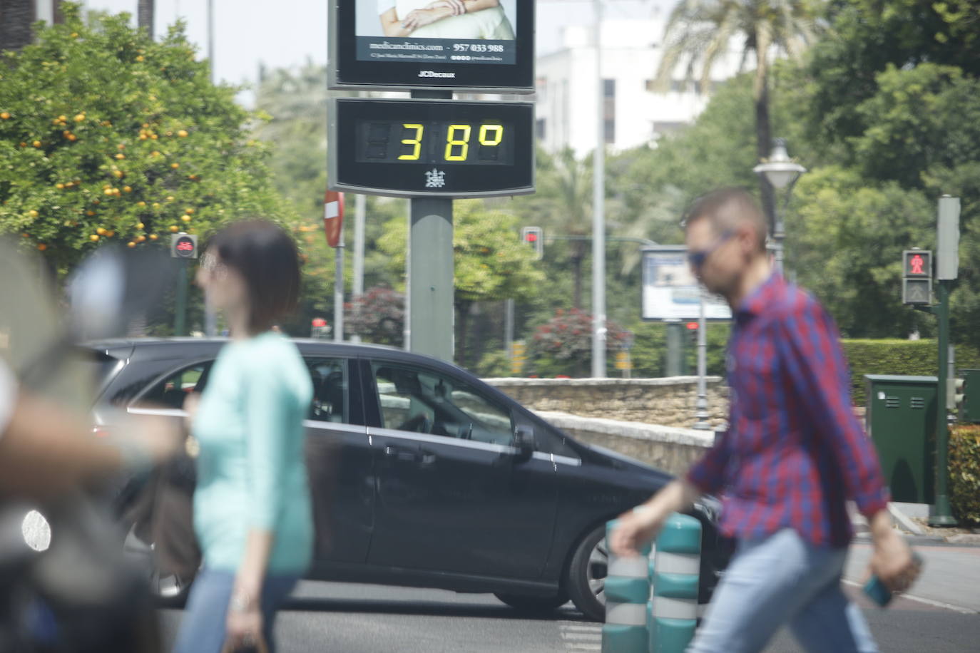Córdoba bajo un sofocante calor en abril, en imágenes