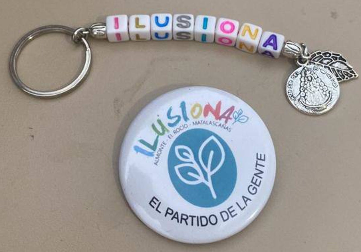 Llavero del partido Ilusiona que se ha repartido en Almonte con la imagen de la Virgen del Rocío