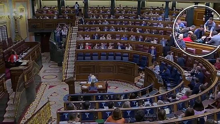 Momento delicado esta mañana en el Congreso al desmayarse una diputada en el hemiciclo