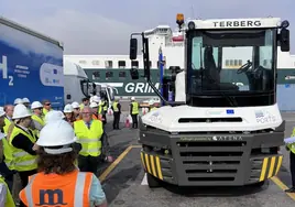 Valenciaport se convierte en el primer puerto del mundo en operar en sus terminales con camiones 4x4 propulsados con hidrogeno