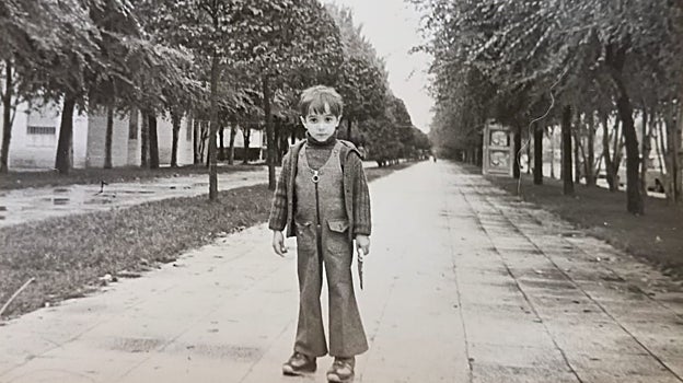 Un niño, en uno de los paseos peatonales a comienzos de los años 70