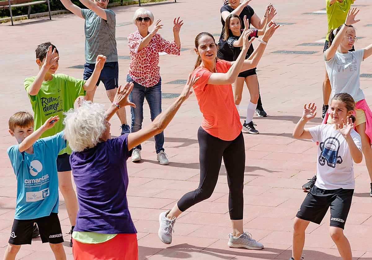 El Partido Popular organiza una clase de zumba en la que participa la candidata a la alcaldía, Belén Izquierdo