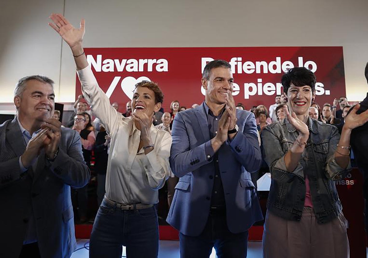 Pedro Sánchez junto a María Chivite en el acto del PSOE de Navarra