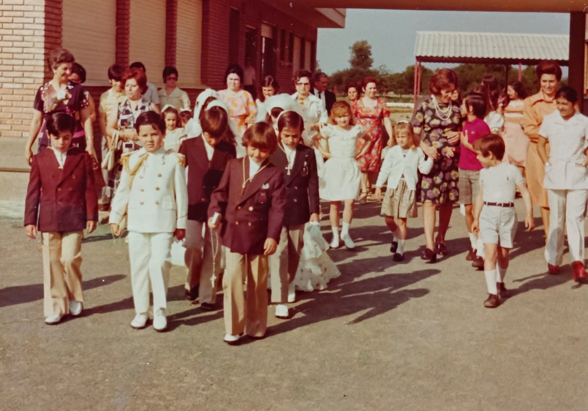Niños de Comunión en Santuariom a final de los años 70