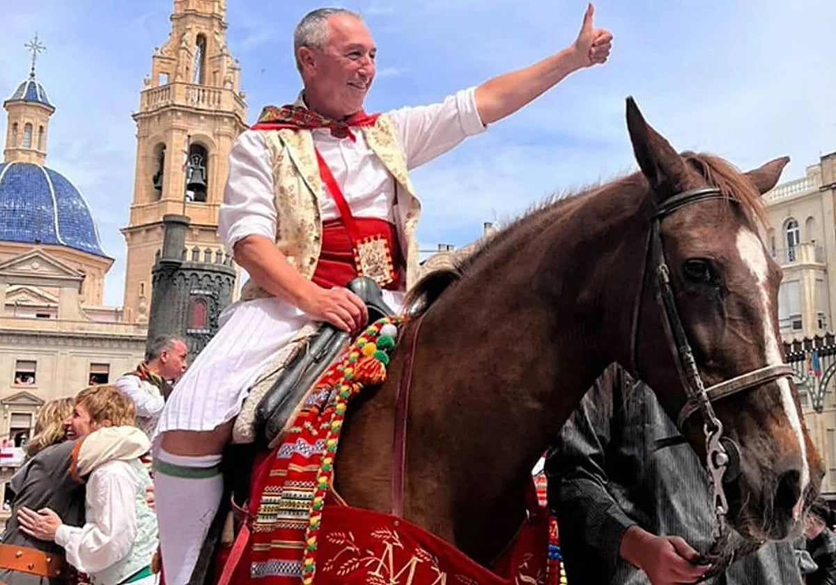 Joan Baldoví, en el desfile de la Entrada Cristiana de Moros y Cristianos en Alcoy