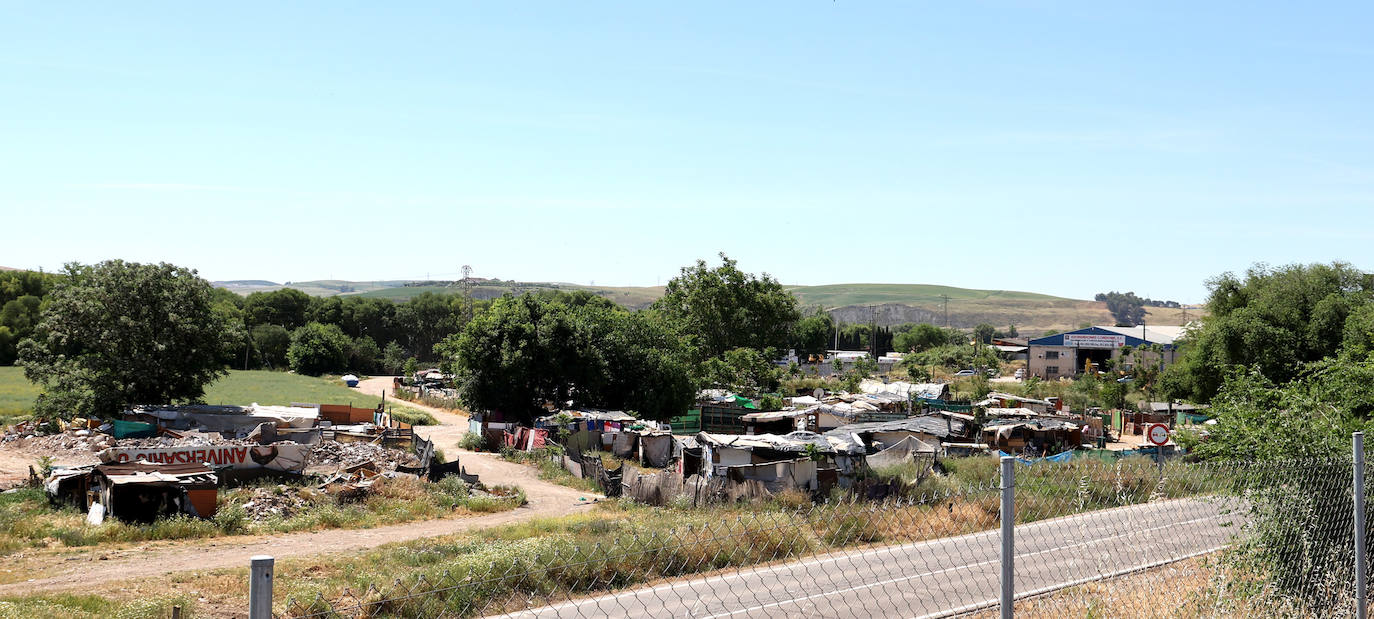 El poblado de chabolas del camino de Carbonell en Córdoba, en imágenes