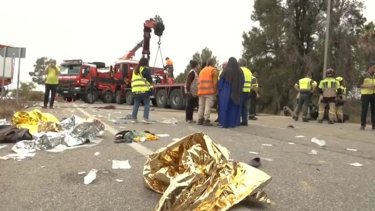 Al menos una mujer muerta y 39 heridas tras el accidente de un autobús en Almonte (Huelva)