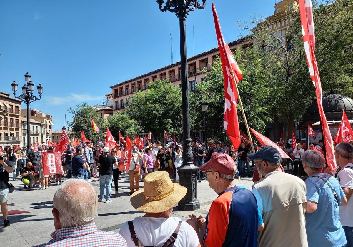 Los manifestantes en la céntrica plaza de Zocodover, en Toledo