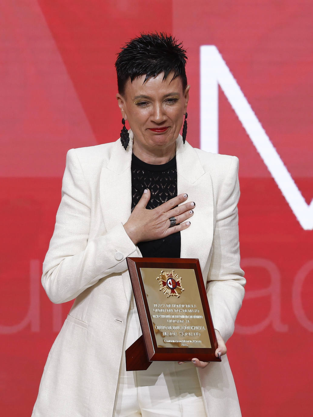 Del frío saludo entre Ayuso y Bolaños a la parada militar: las mejores imágenes del 2 de mayo en Madrid