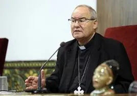 El arzobispo pide a las cofradías formación, nuevos estatutos y las cuentas claras y transparentes
