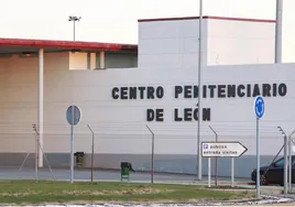Internos de la prisión de Mansilla de las Mulas (León) retienen durante más de una hora a la directora del centro y agreden a un trabajador