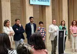 El alcalde de Albacete demuestra ante notario que dijo la verdad sobre los exámenes de Policía Local