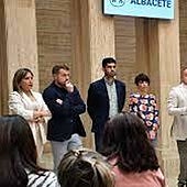 El alcalde de Albacete demuestra ante notario que dijo la verdad sobre los exámenes de Policía Local