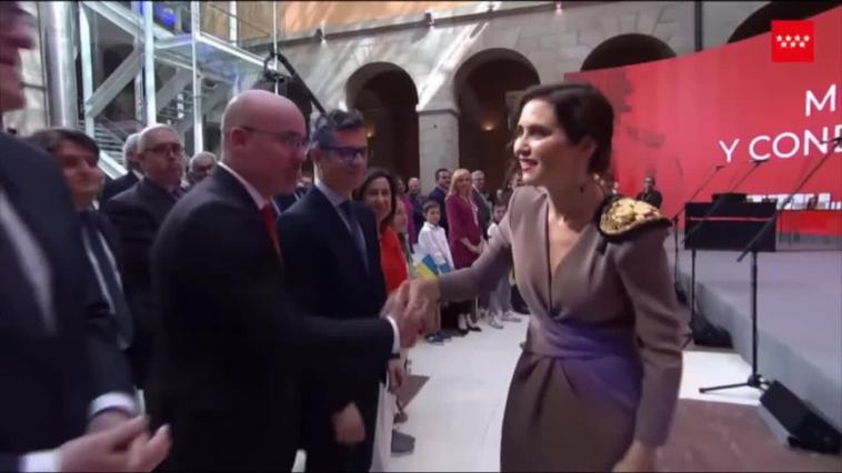 Así ha sido el encuentro entre Ayuso y Bolaños en los actos del 2 de mayo