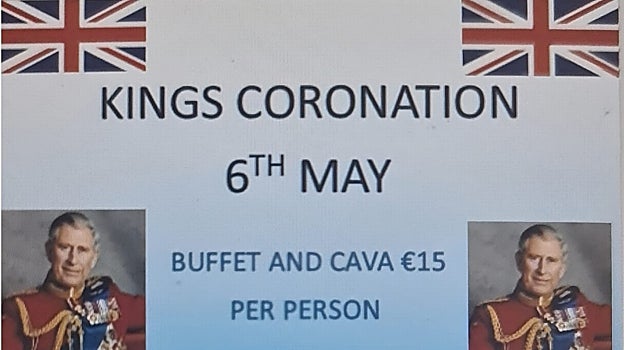 Una oferta asequible para seguir la ceramonia, en un bar de Benidorm