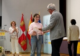Una estudiante de Herrera de Pisuerga (Palencia) y otra de León ganan el II Concurso Literario del Día Internacional de la Mujer