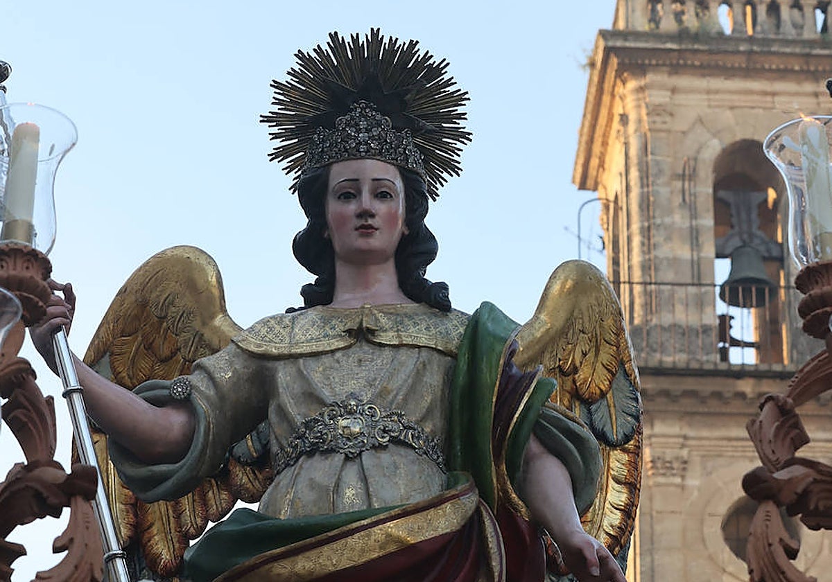 San Rafael, con la iglesia del Juramento al fondo, en su procesión del 7 de mayo de 2022