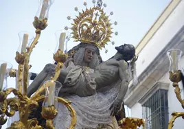 (En vídeo) La Virgen de las Angustias sale y recorre su barrio el Jueves Santo de Córdoba