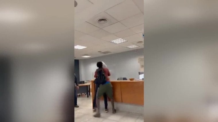 El coraje de Assane evitó un atraco en una sucursal de Sabadell