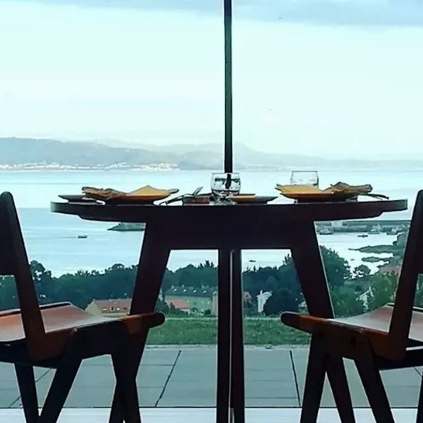Polémica en un restaurante de la Costa da Morte en el que los menores de 12 años deben estar sentados toda la comida