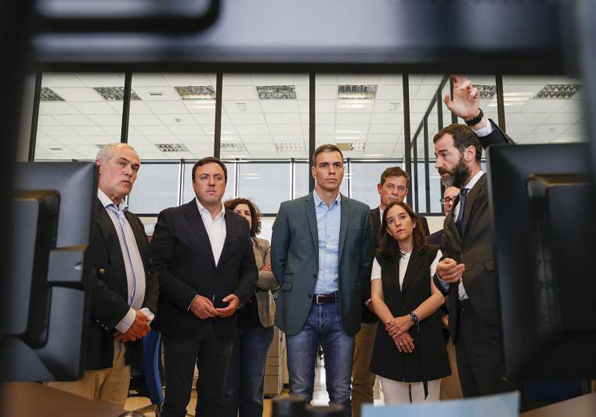 Valentín González Formoso y Pedro Sánchez, a finales de abril en una visita en La Coruña