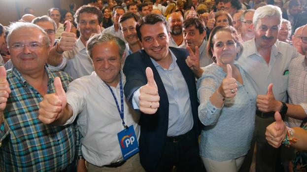 José María Bellido celebra con su lista el triunfo del PP en las municipales de 2019