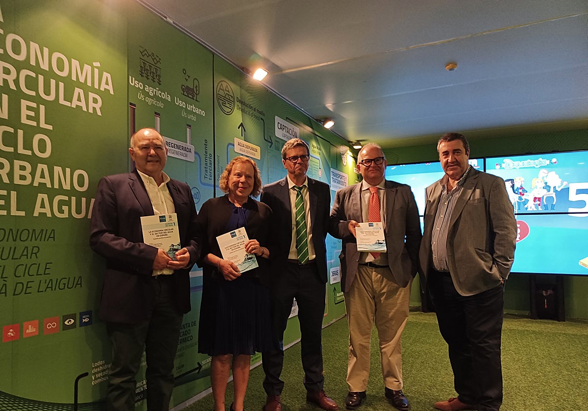 Imagen tomada en la presentación del libro «La Economía Circular y el sector del agua en España: análisis jurídico-económico»