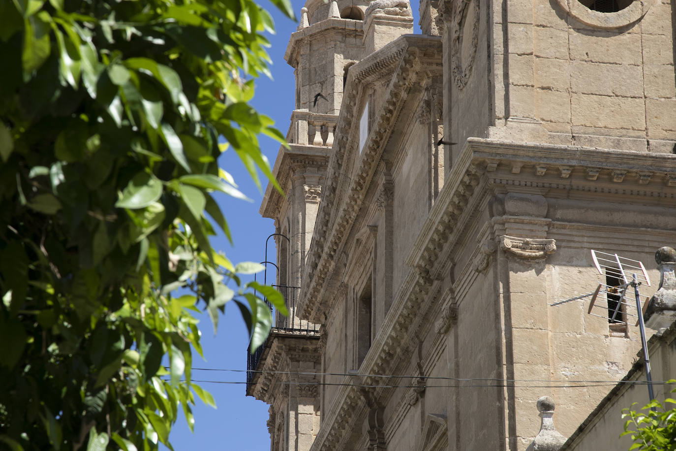La rejuvenecida fachada de la iglesia del Juramento de San Rafael en Córdoba, en imágenes