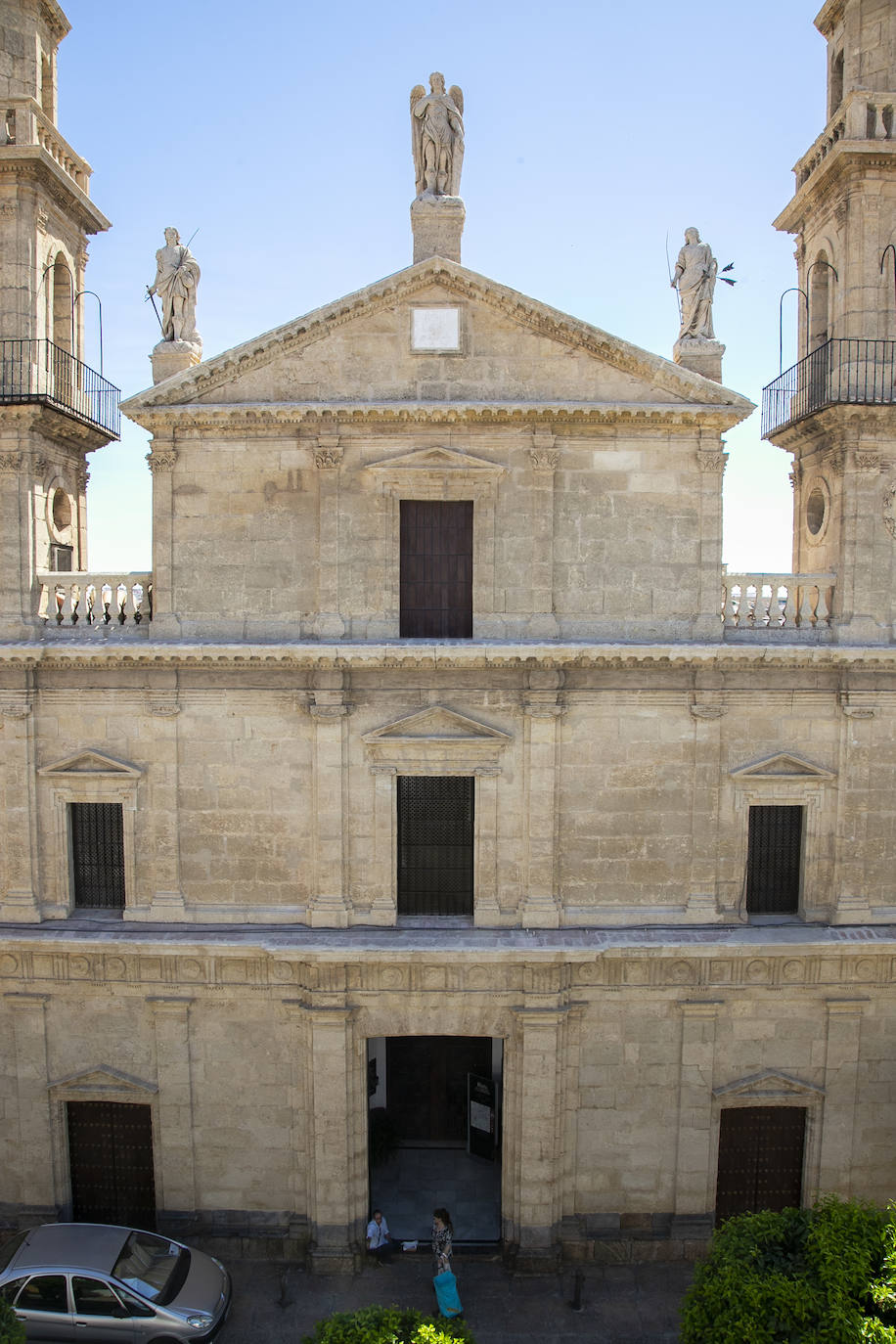 La rejuvenecida fachada de la iglesia del Juramento de San Rafael en Córdoba, en imágenes