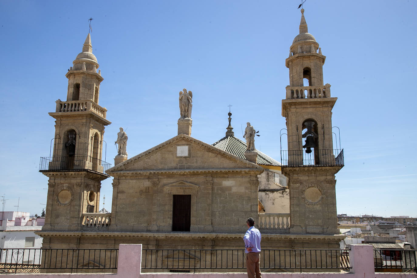 La rejuvenecida fachada de la iglesia del Juramento de San Rafael en Córdoba, en imágenes