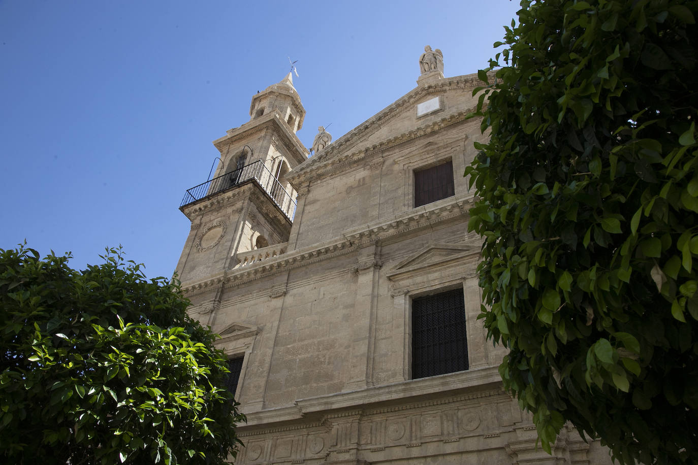 La rejuvenecida fachada de la iglesia del Juramento de San Rafael en Córdoba, en imágenes