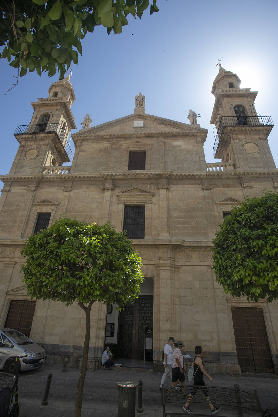 La rejuvenecida fachada de la iglesia del Juramento de San Rafael en Córdoba, en imágenes