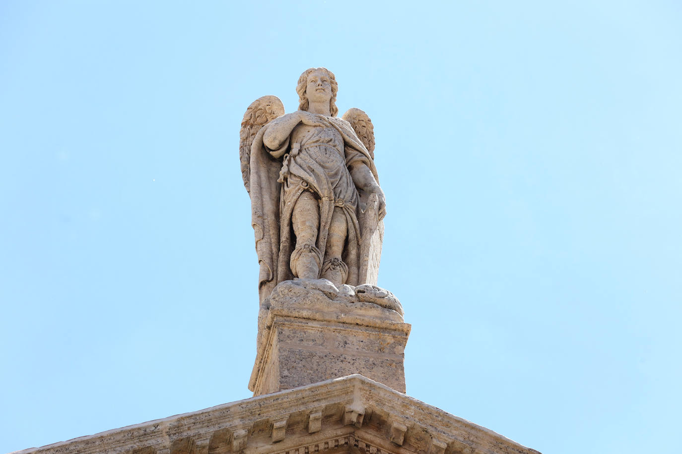 La rejuvenecida fachada de la iglesia del Juramento de San Rafael en Córdoba, en imágenes