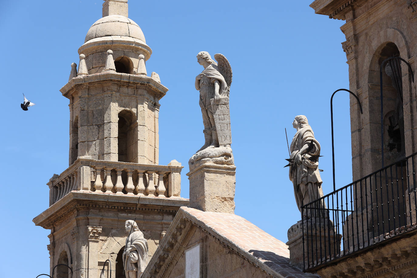La rejuvenecida fachada de la iglesia del Juramento de San Rafael en Córdoba, en imágenes